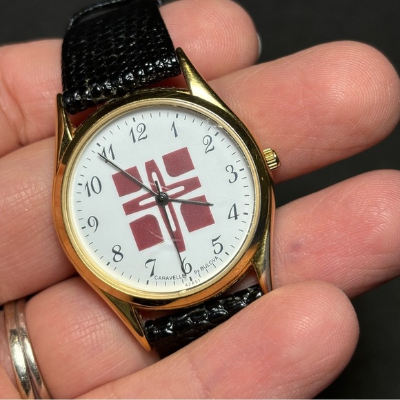 Caravelle by Bulova womens watch Gold Tone Quartz 42A51 Working With New Battery - Picture 5 of 7